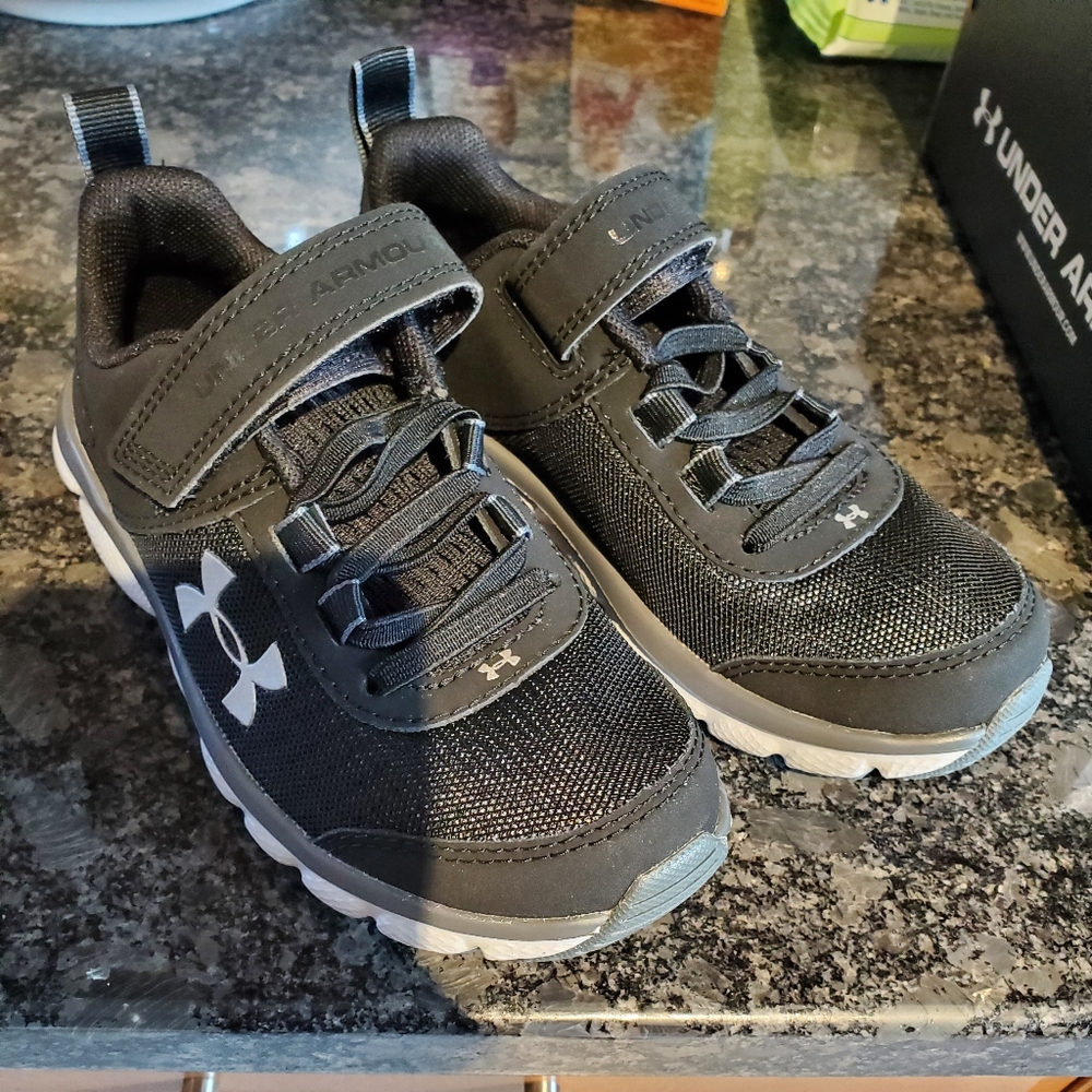 **SOLD** Size 12 Kids Under Armour Sneakers